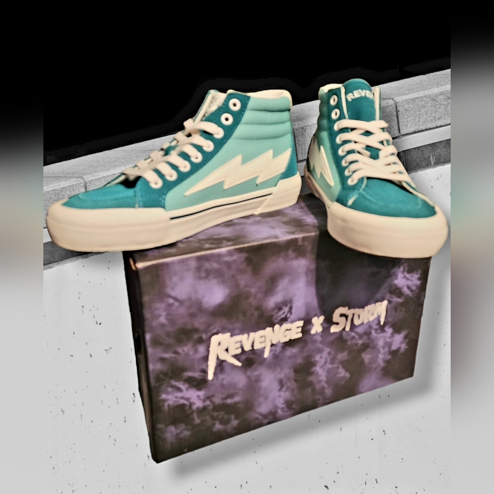 Revenge X Storm Vol. 2 Hi-Top. Size: 6. NEW. Came In Box But It Got Broken.